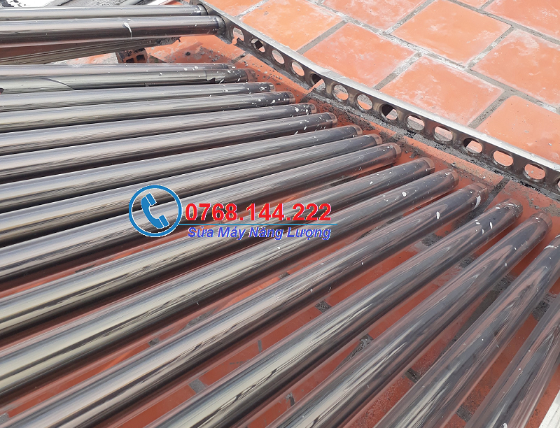 máy năng lượng mặt trời bị sập chân quận 3