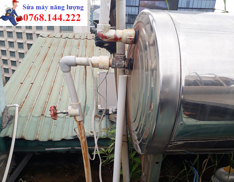 Sửa chữa hệ thống ống nước nóng cho máy năng lượng mặt trời