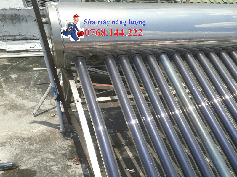 Thay ống thủy tinh máy nước nóng năng lượng mặt trời tân bình